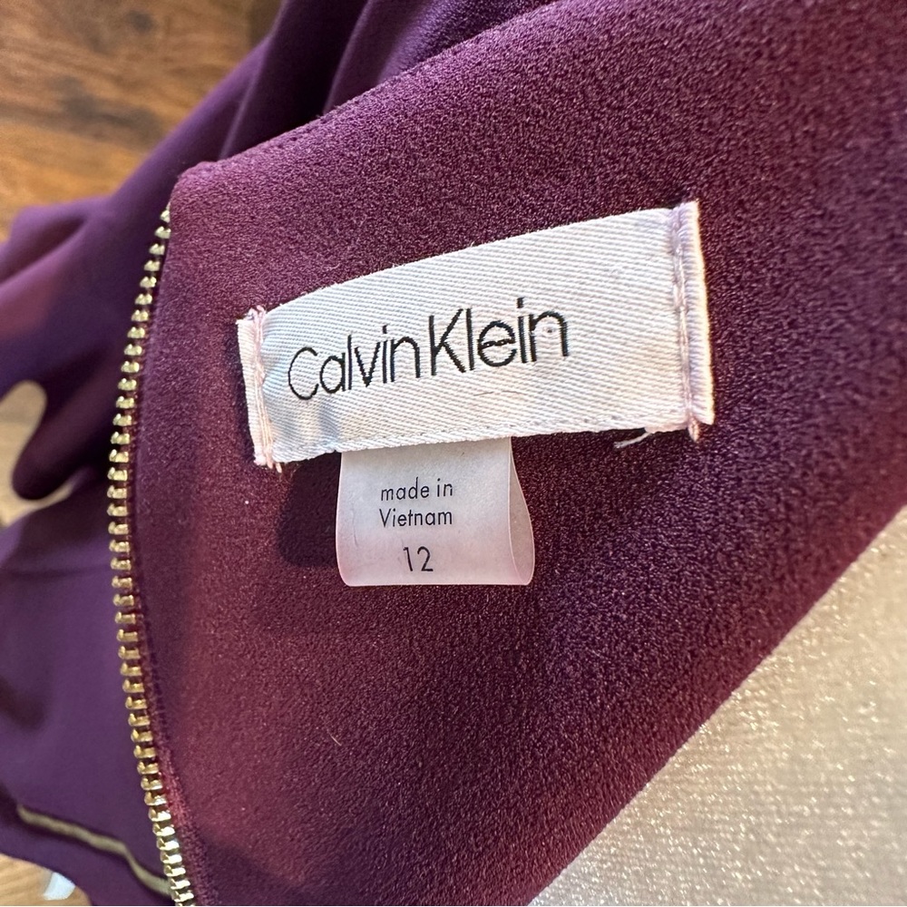 Calvin Klein Ruffle Sleeve Dress - Picture 4 of 4